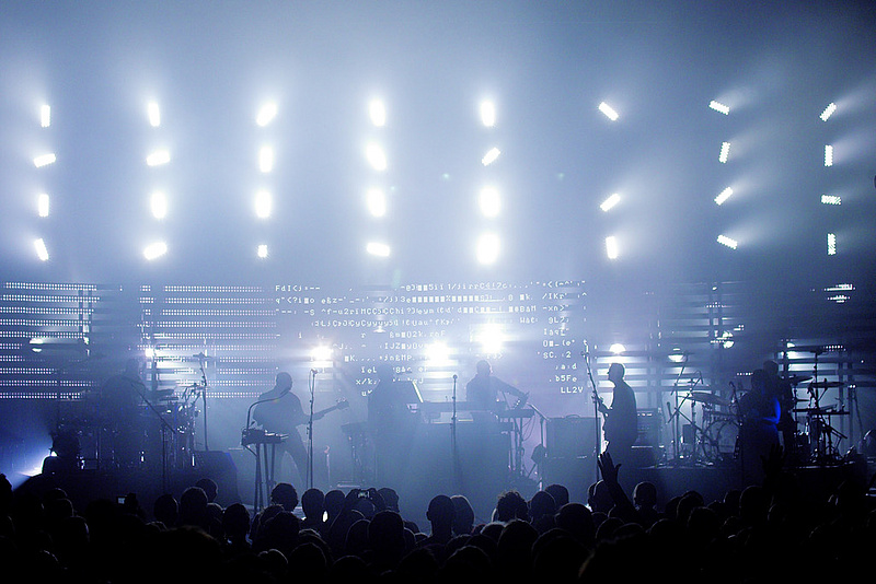 192 LED wash fixtures are at the hub of a spectacular lighting special effect on Massive Attack's tour
